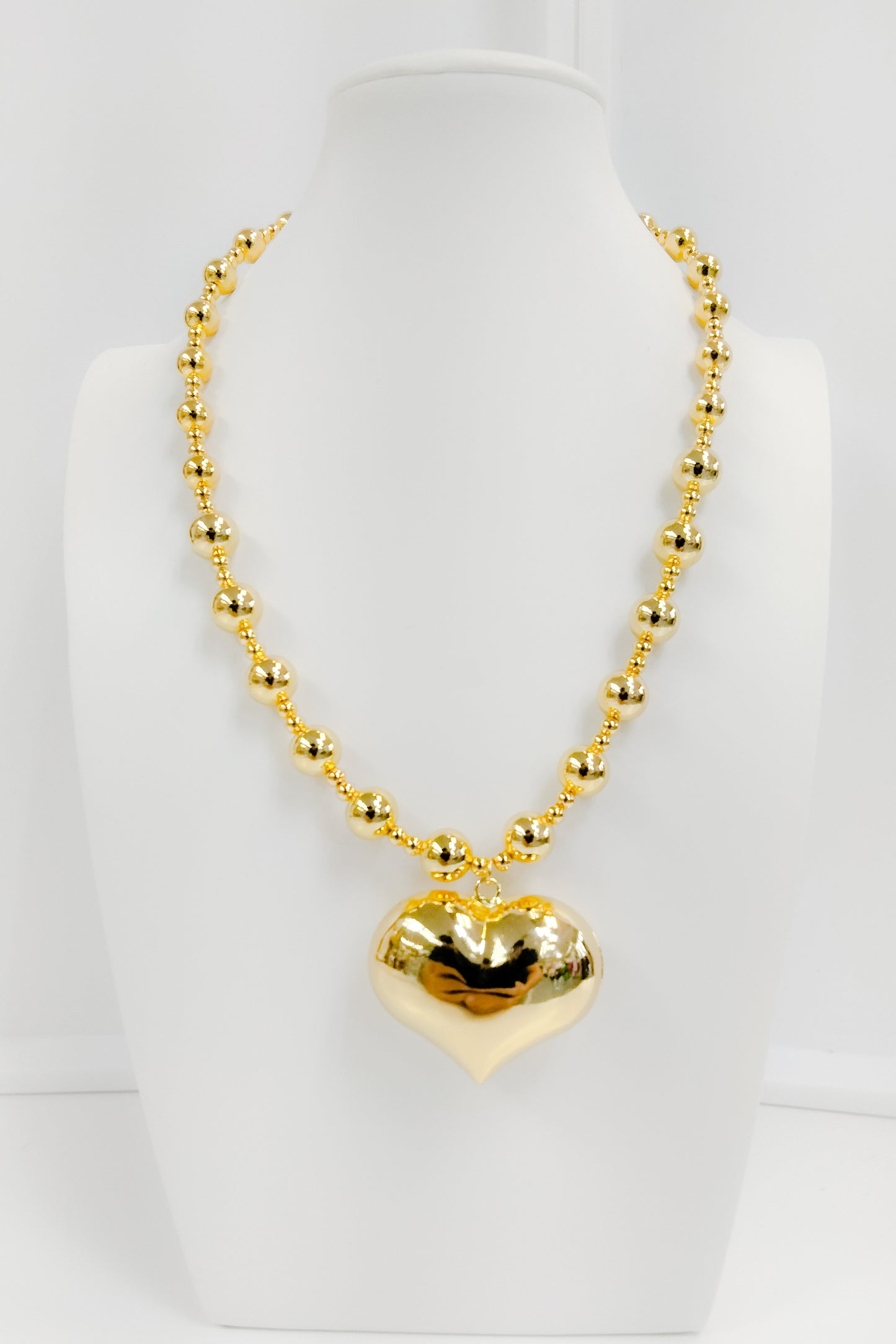 Collar en gold plate con pendant de corazón