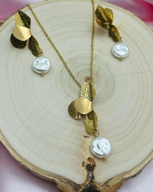 Collar  con perlas en Stainless Steel diseño de hojas