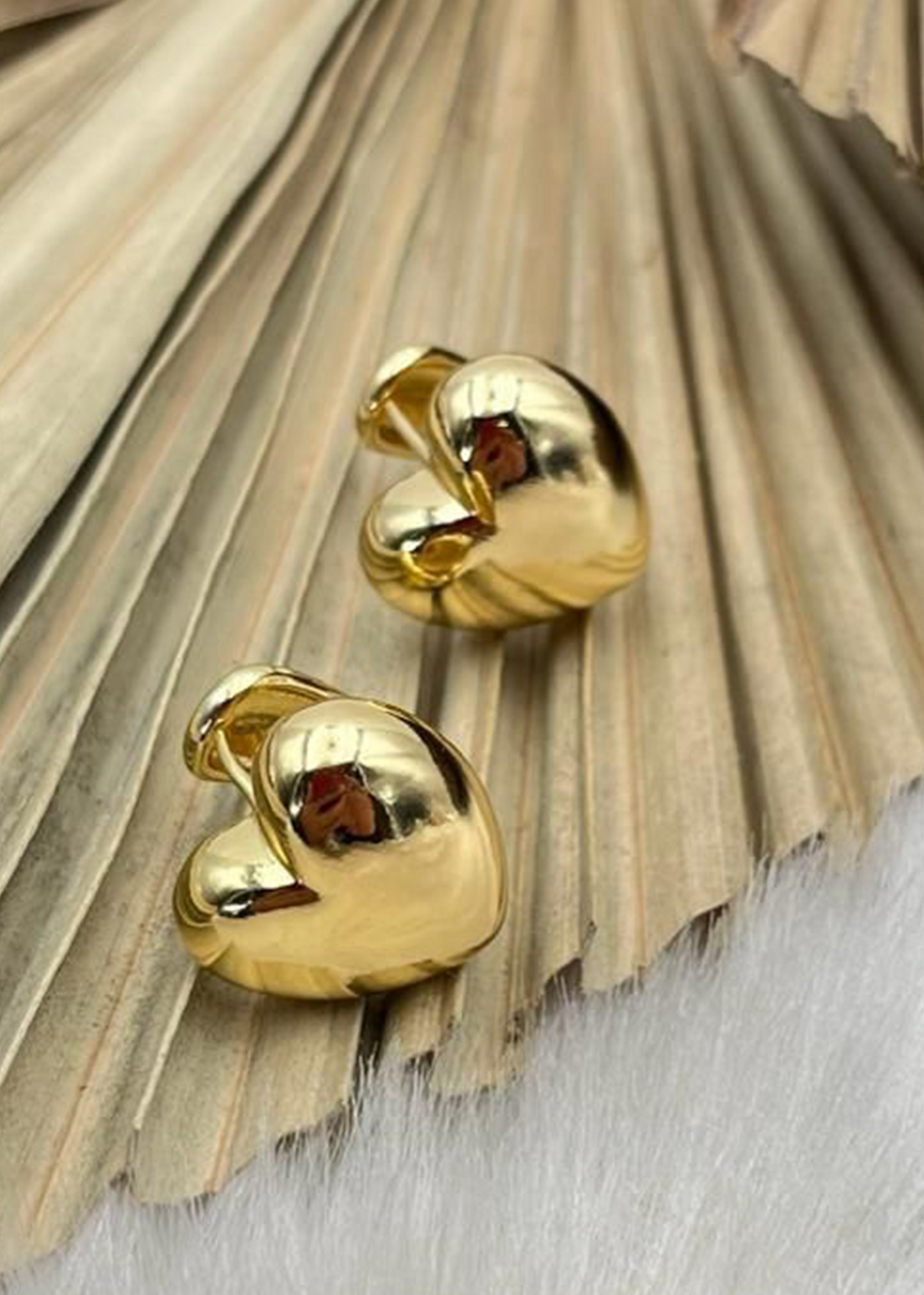 Arete de Corazon | Gold Plated| Pantallas doradas de Corazon.