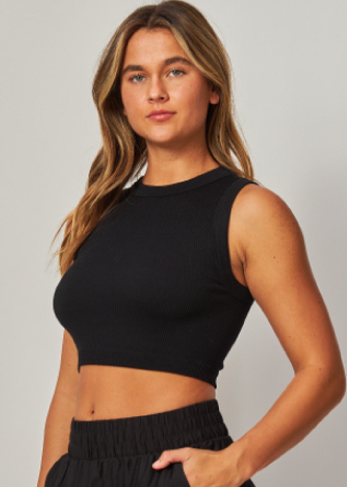 High Neck Crop Top | Blusa | Color Negro