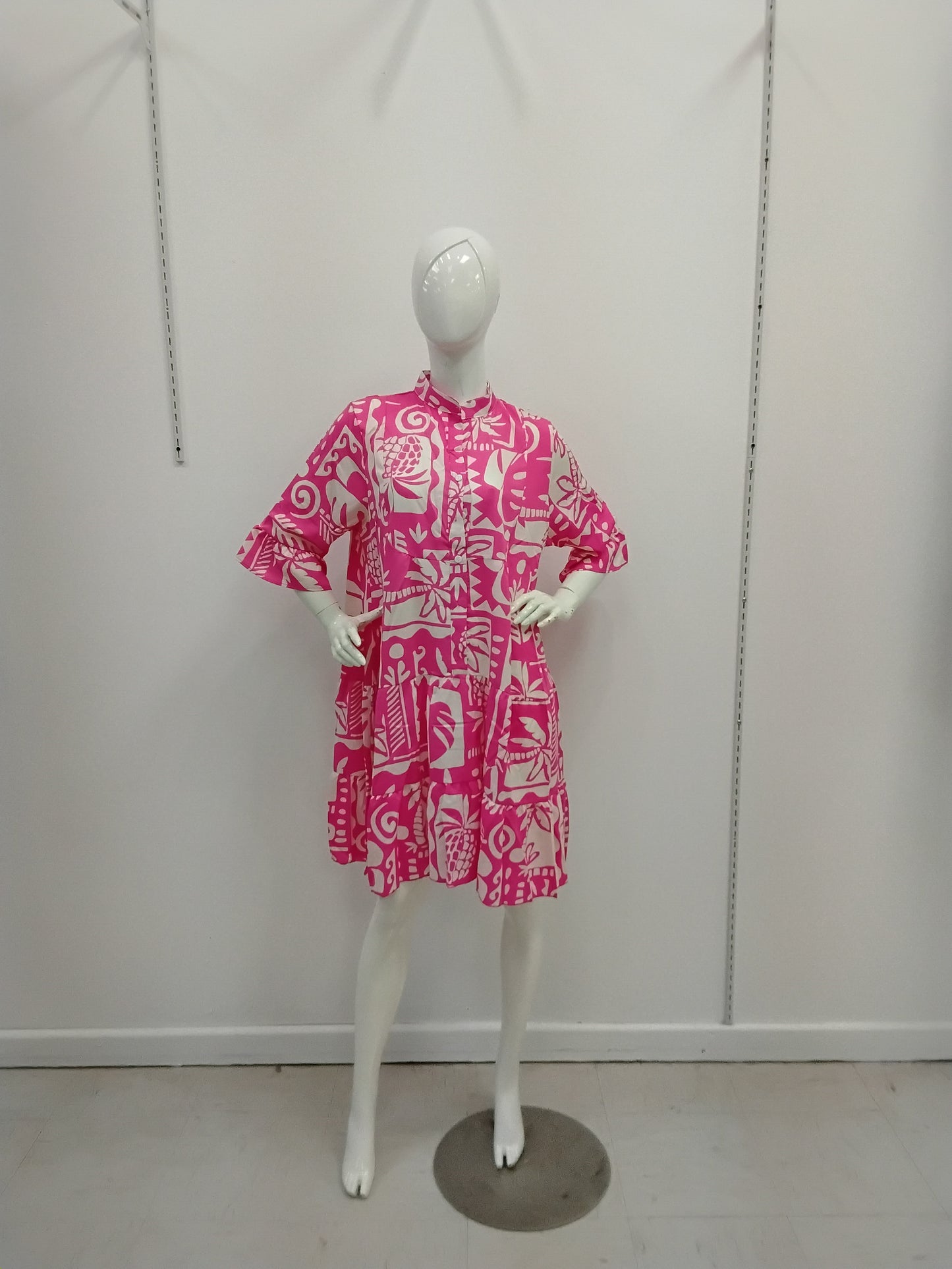 Traje rosa con flores