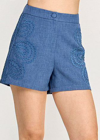 TAPE FLOWER TRIM DETAIL SHORTS | AZUL