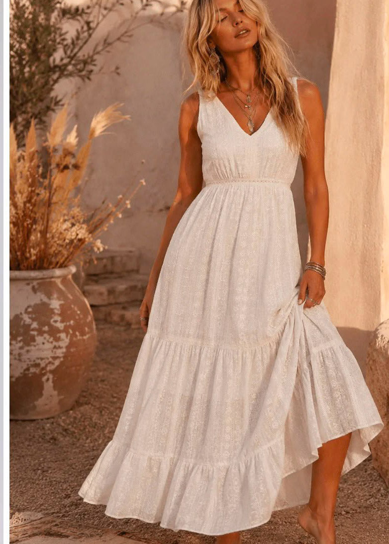 SLEEVELESS V-NECK TIERED
EMBROIDERY MAXI DRESS