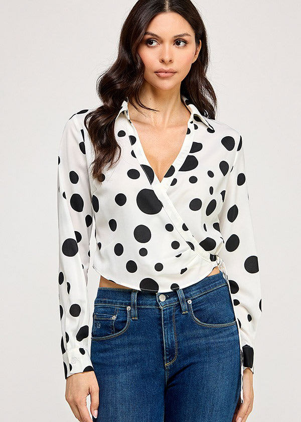 PRINTED LSLV SURPLICE TOP W/ BUCKLE DETAIL