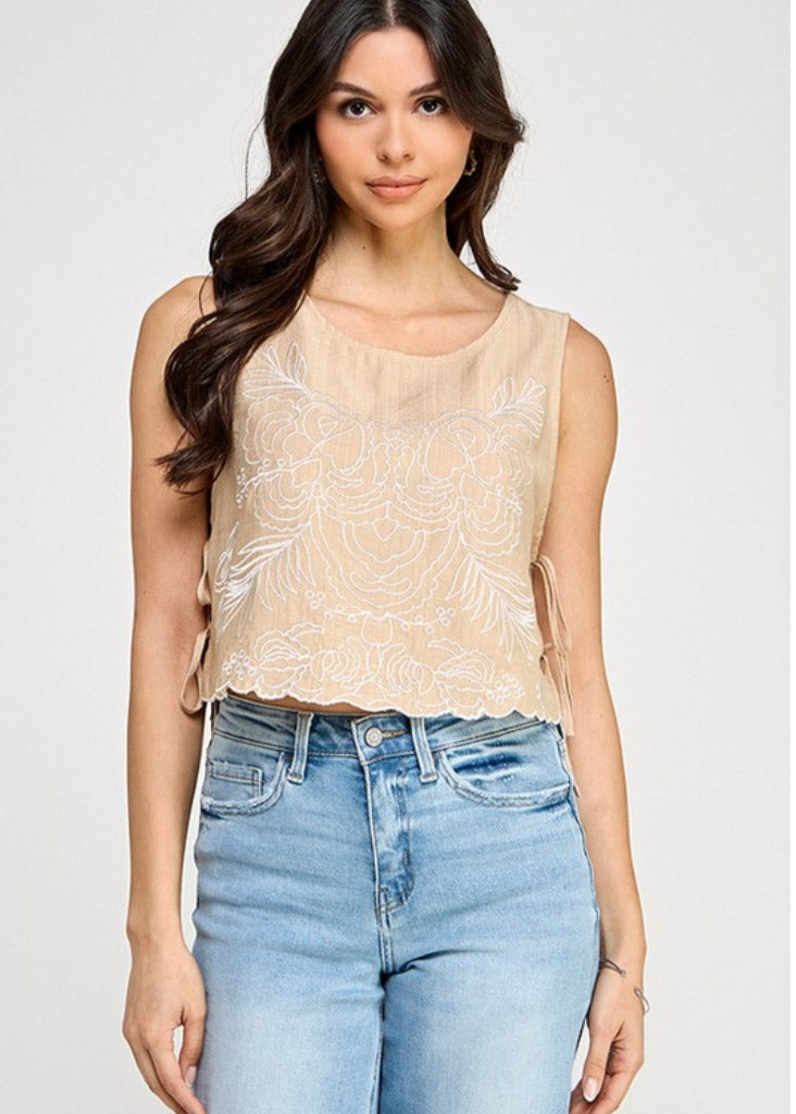 SLVLS CONTRAST EMBO DETAILED SIDE TIE TOP | Natural