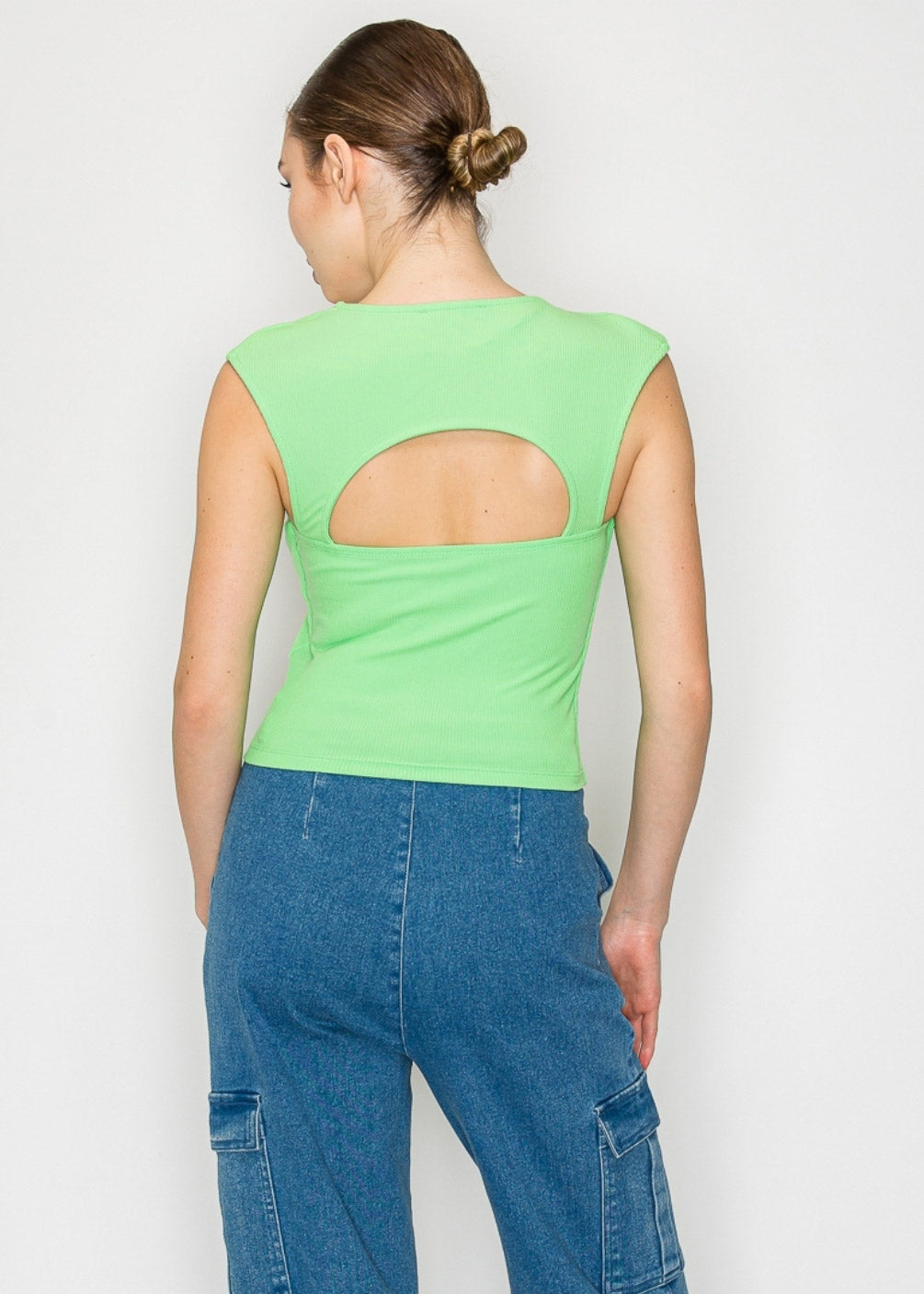 BACK SLIT HEART NECK TOP (KNIT)