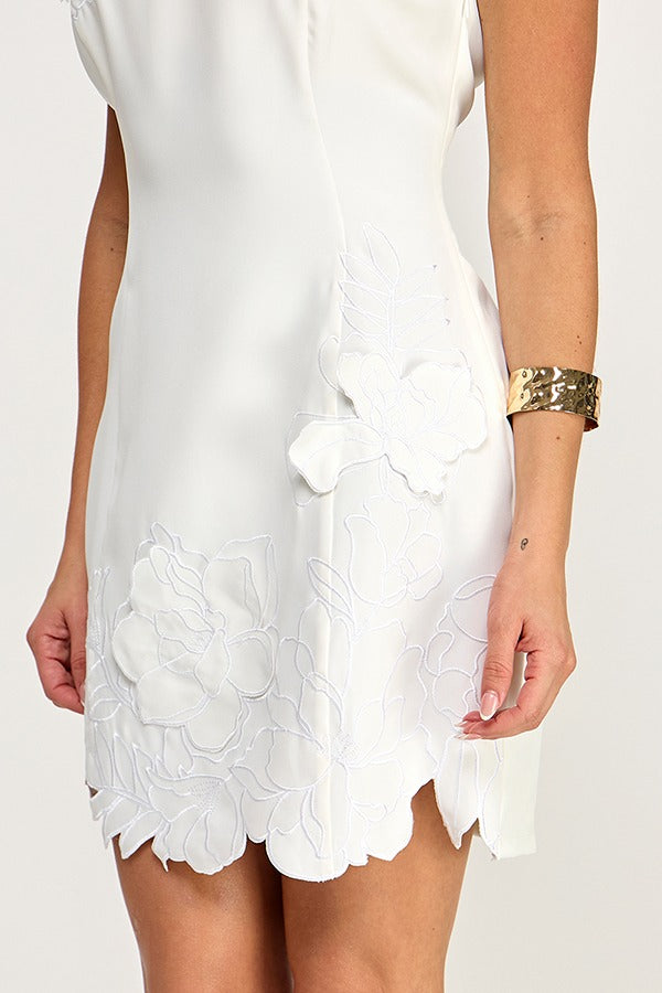 SLVLSS MINI DRESS W/ 3D FLOWERS AND EMBROIDERY