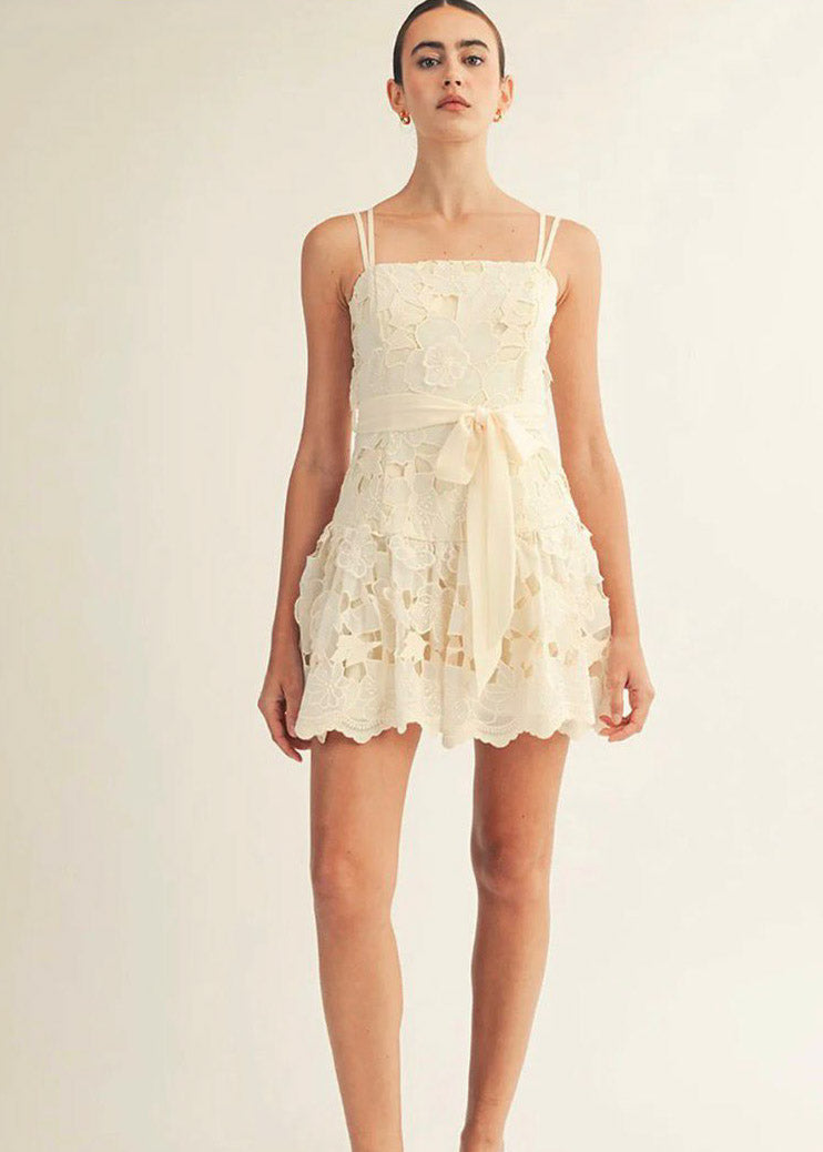 WOMEN'S
SLEEVELESS SELF TIE
FLORAL CROCHET MINI
DRESS
