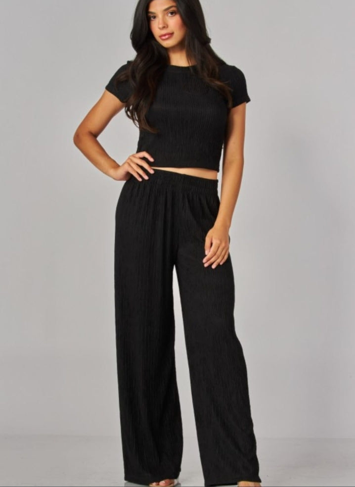 Color Negro | Crinkle Plisse Short Sleeve Loungewear Set