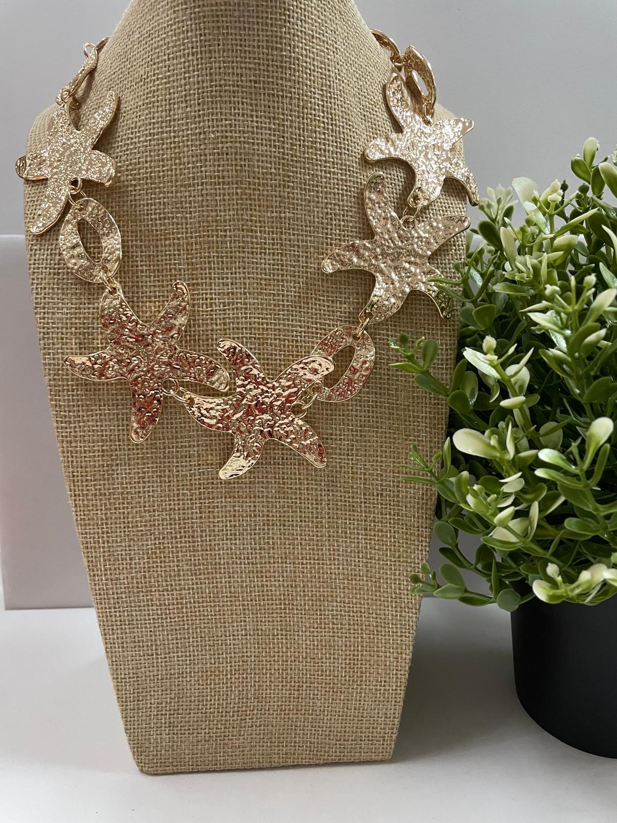 Collar estrellas dorado
