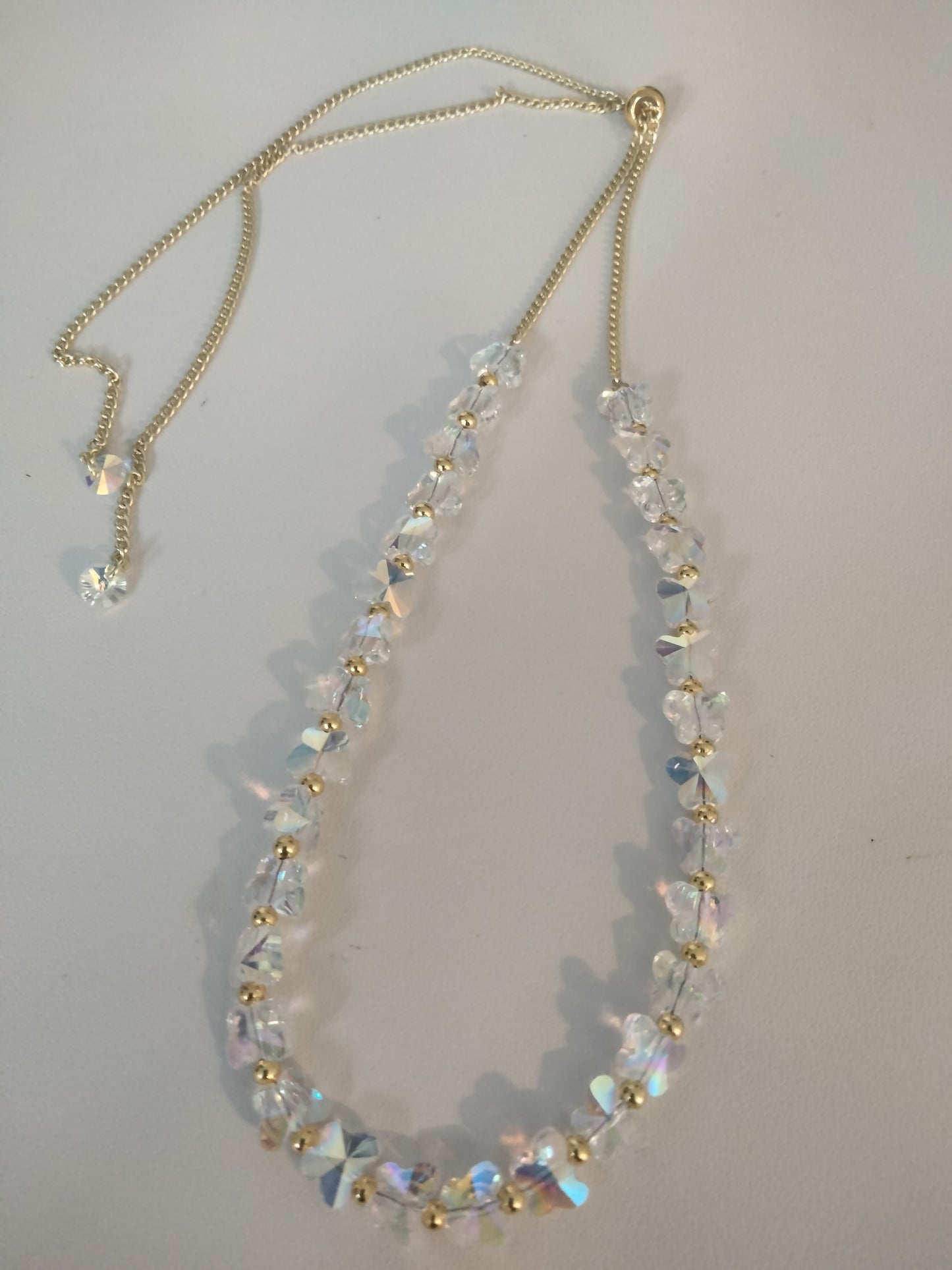 Collar cristal cortados con formas de Mariposa y bolitas en gold plate