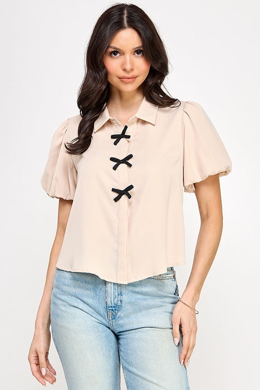 Color contrast bow detail sslv top