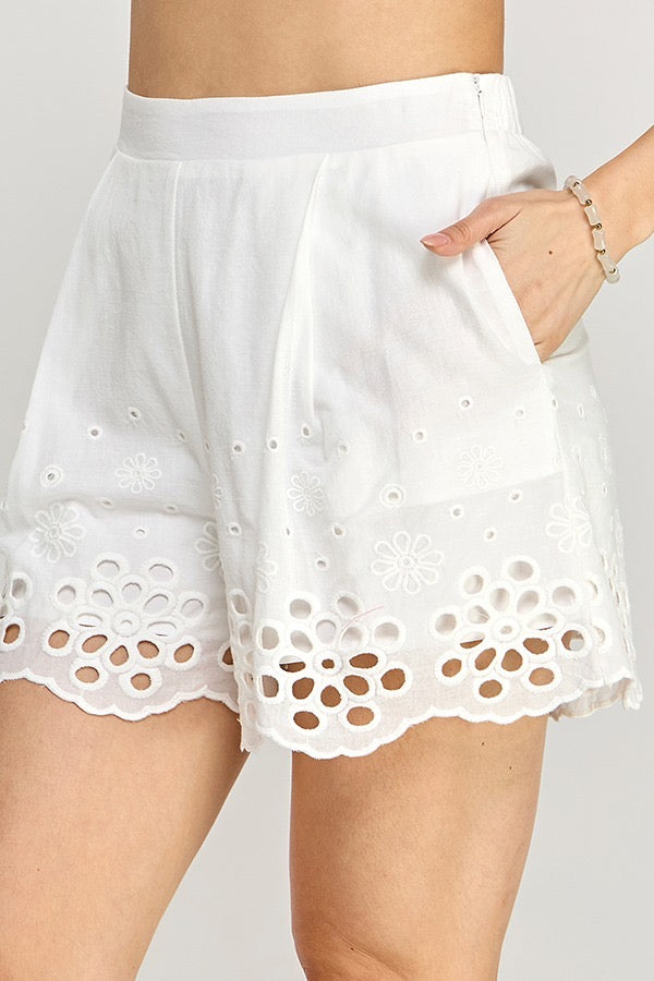 Eyelet wave hem short