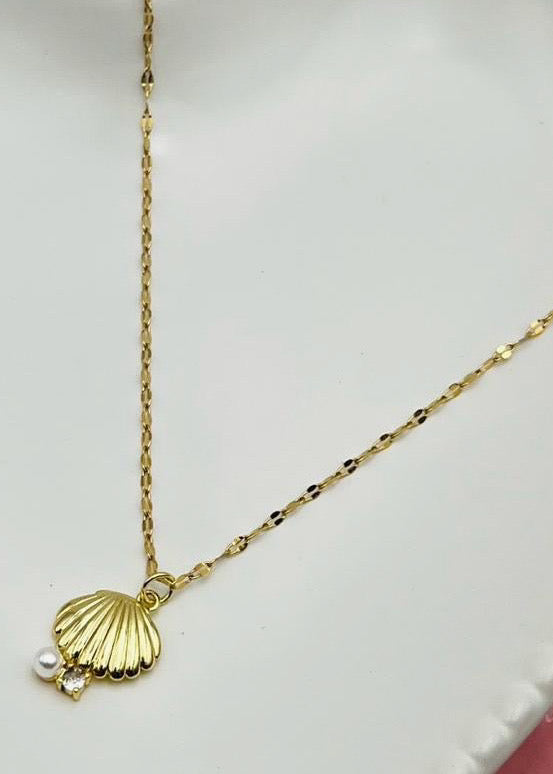 Collar de almeja dorada en Stainless Steel