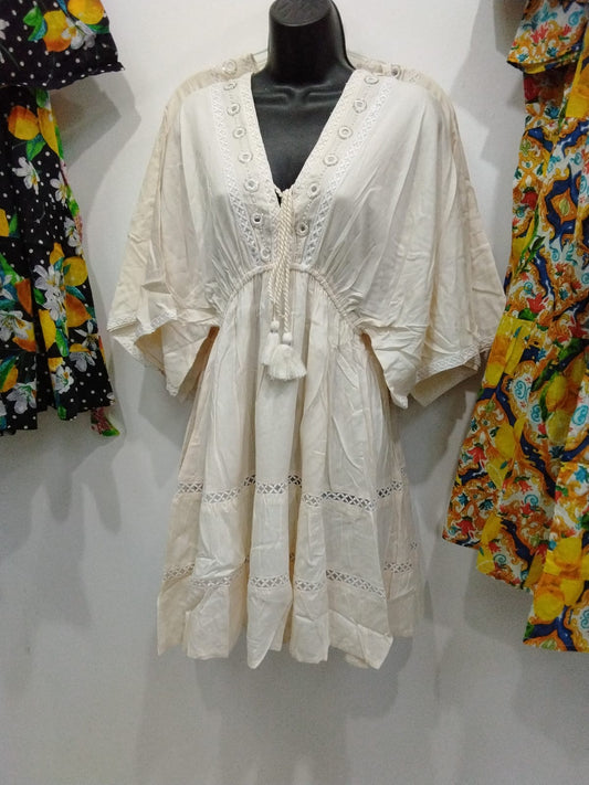 Traje bohemio corto corte en V con tejidos