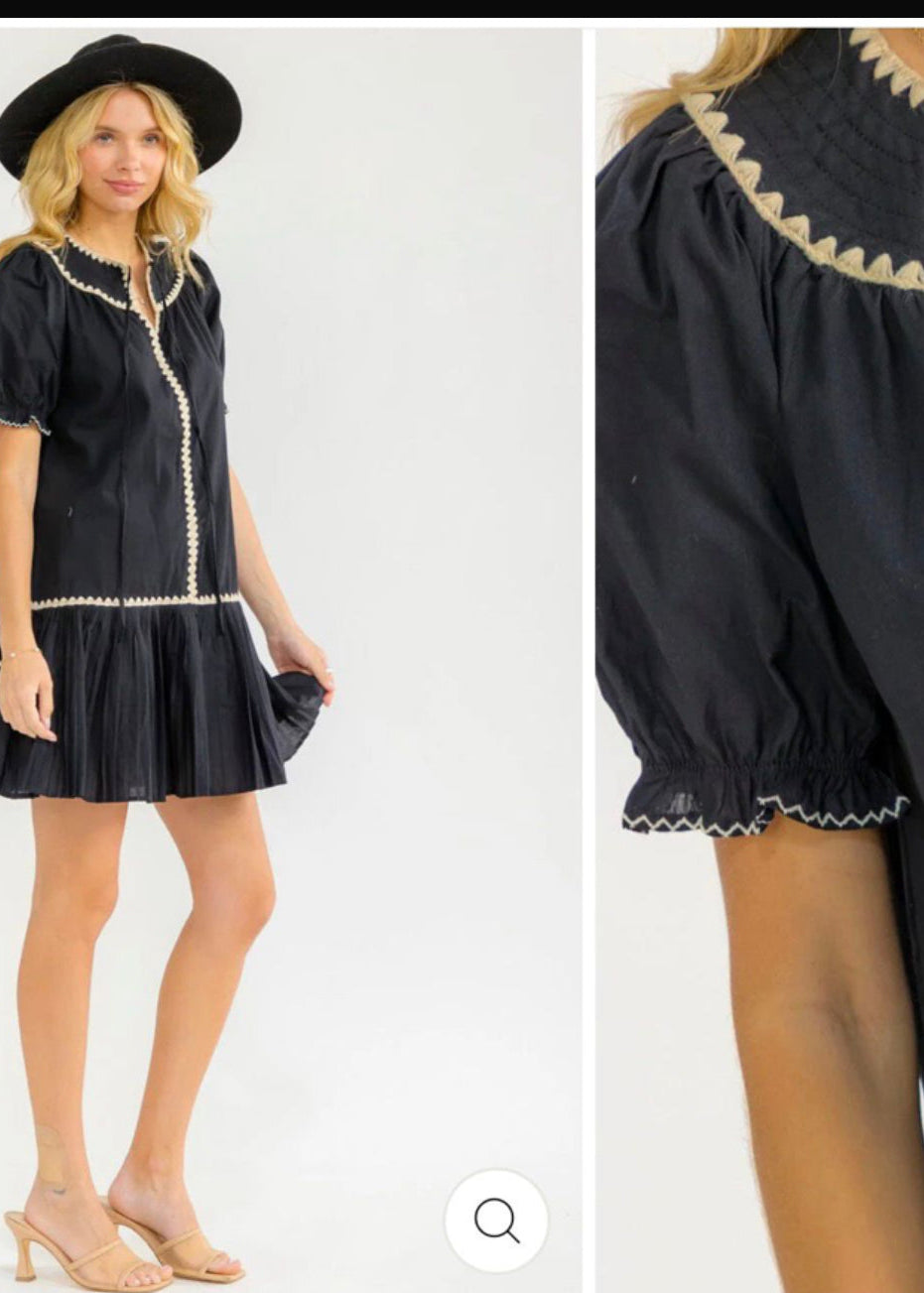 Women’s short puff sleeve loose fit plated mini dress