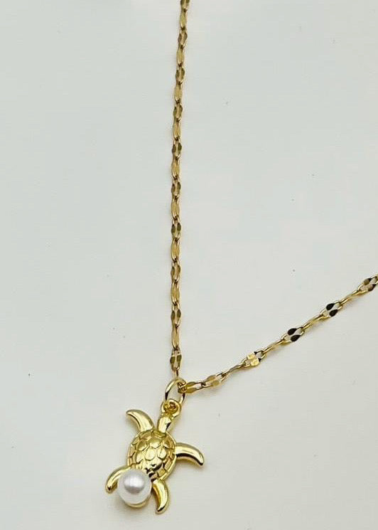Collar de tortuga con perla