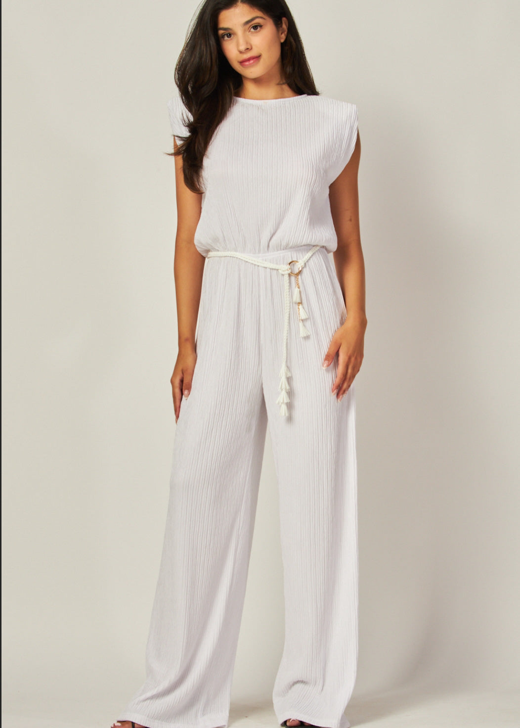 Iris Crinkled Plisse Belt Tie Jumpsuit with Shoulder Pads| Color Blanco