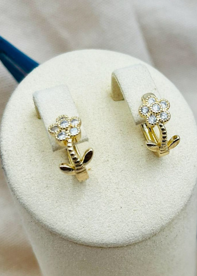 Aretes en Argolla diseño de flores con rhinestones