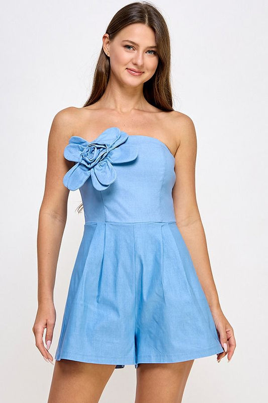 STRAPLESS OVER SIZE FLOWER FRONT DETAIL ROMPER