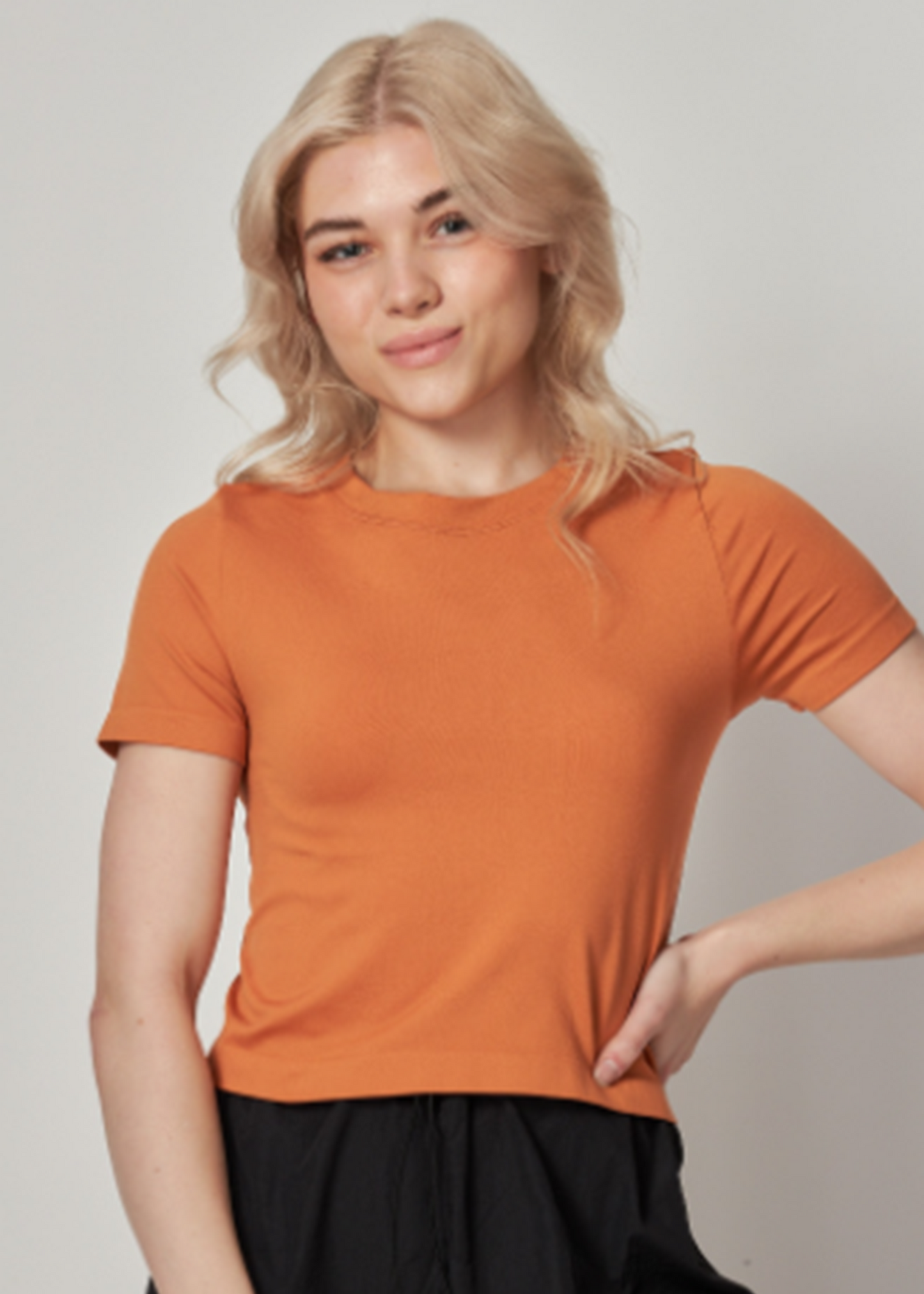 Crew-neck Crop Top | Ultra-stretch Seamless | Thai Tea