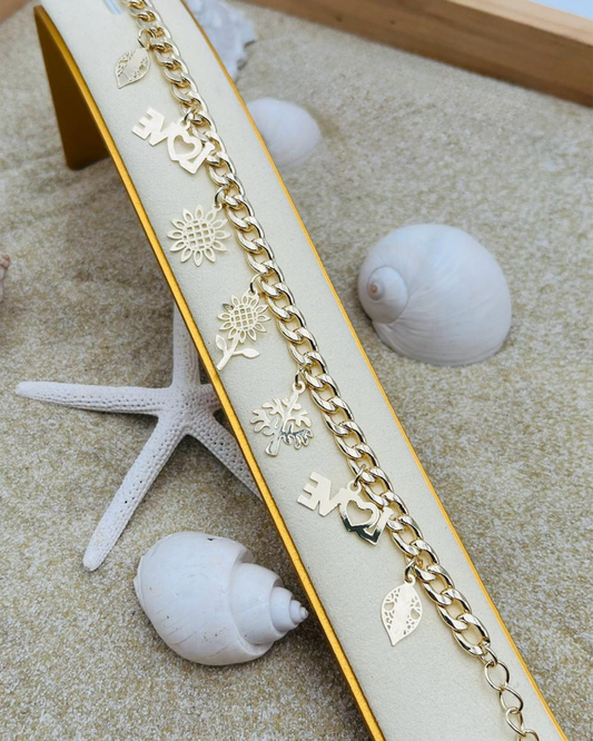 Pulsra en gold plate con charms