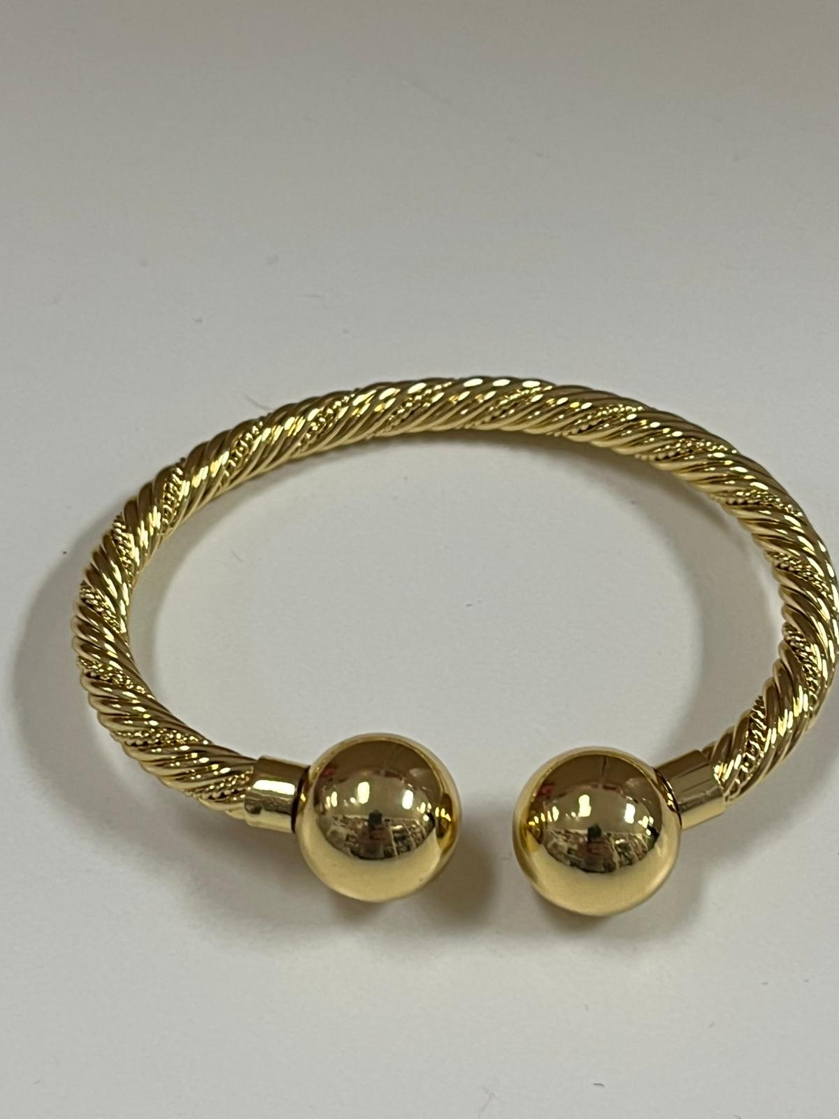 Pulsera con entradas en circulo