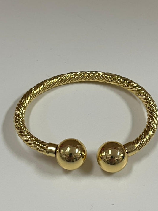 Pulsera con entradas en circulo