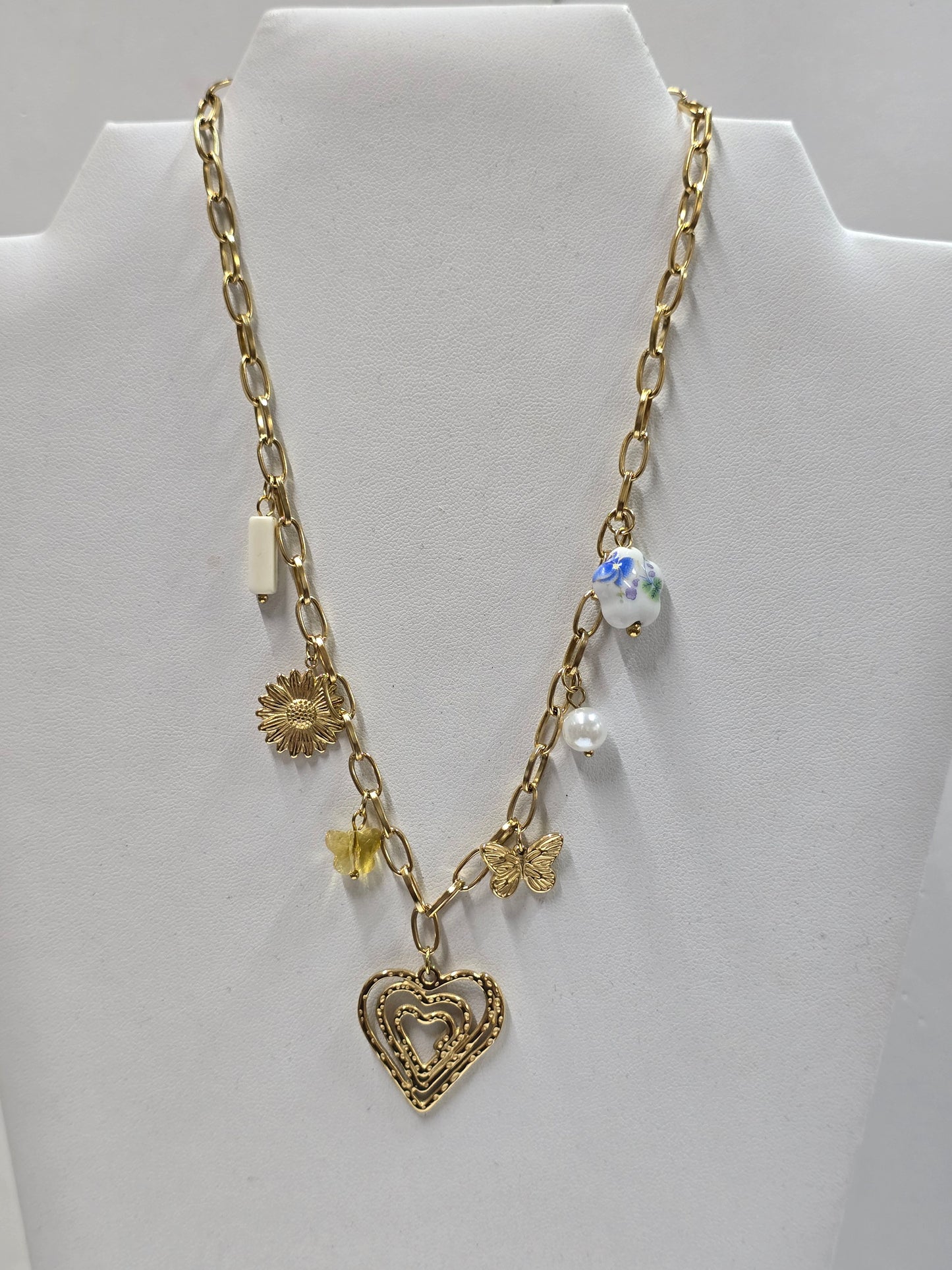 Collar con chams de corazon