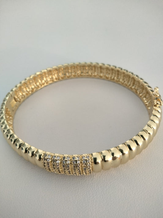 Pulsera gold plate con cierre y rhinestone