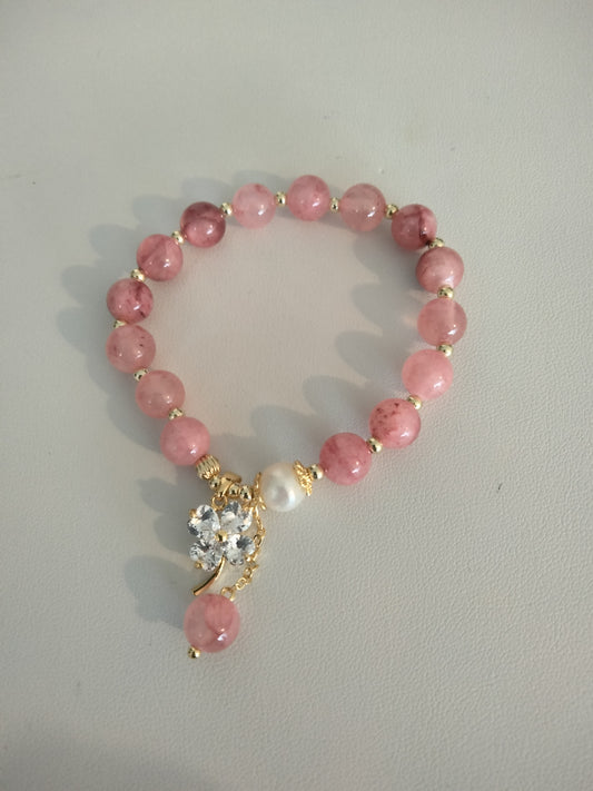 Pulsera en cristal con perlas cultivadas y pendant de trébol