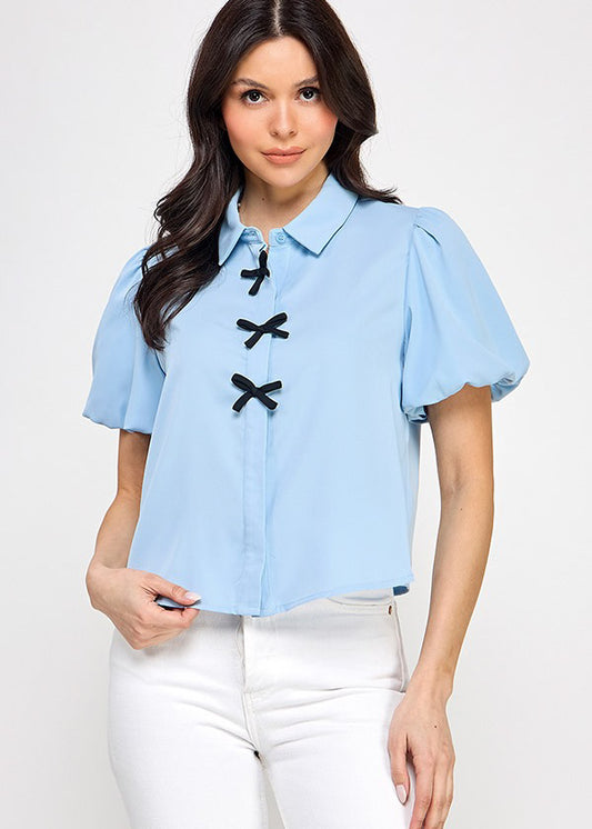 COLOR CONTRAST BOW DETAIL SSLV TOP |LT BLUE