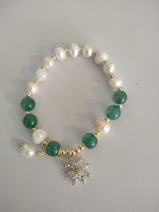 Pulsera en cristal con perlas cultivadas y pendant de hojas