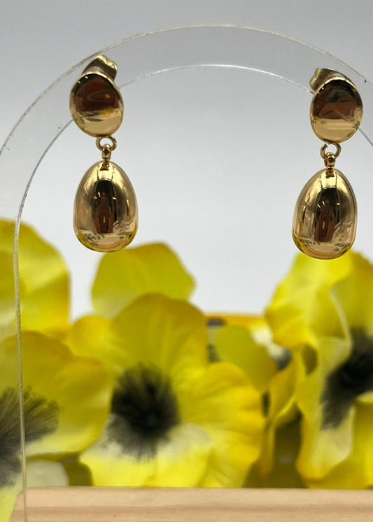 Arete colgante de gota en dorado