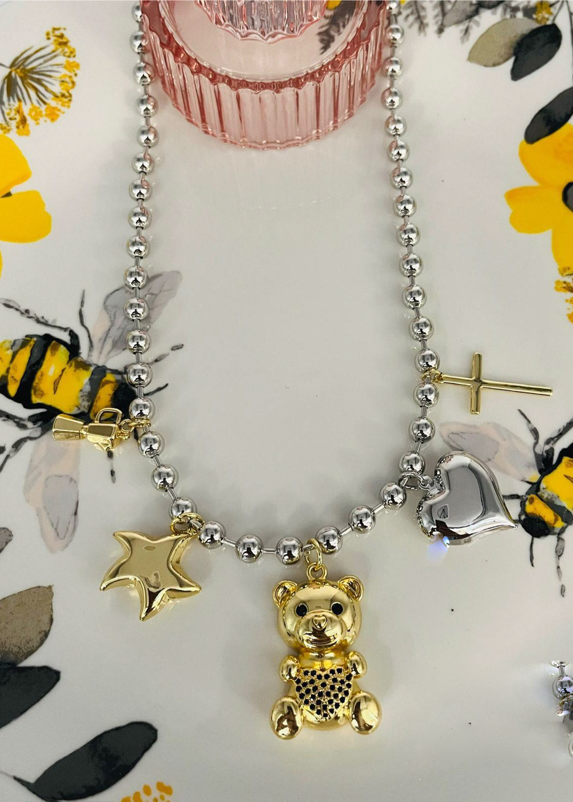 Collar Gold Plate con varios Cham