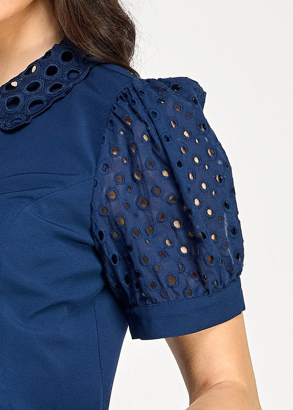 EYELET COLLAR & SLV FITTED SHIRT TOP