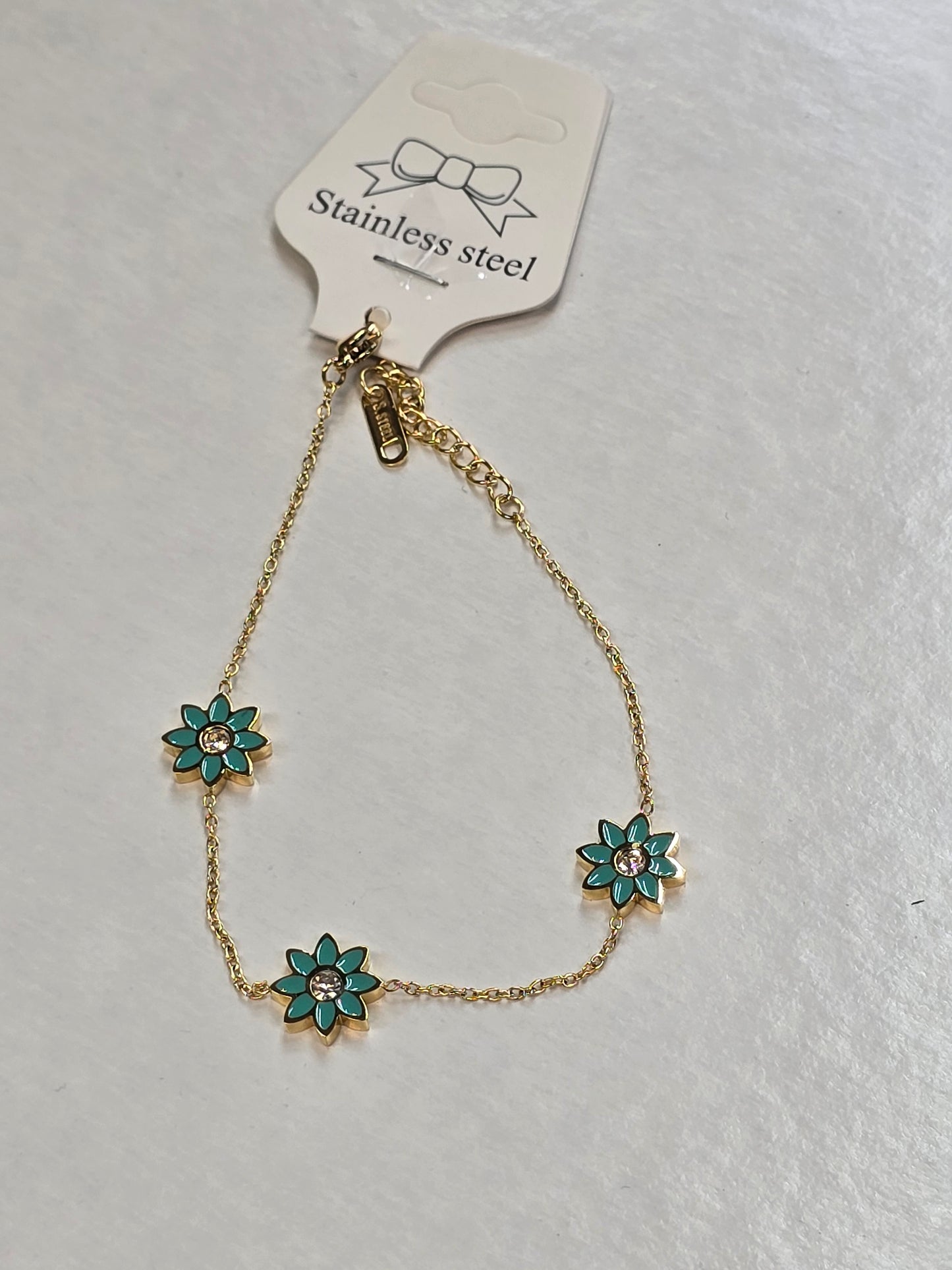Pulsera de hojas verdes  en dorado
