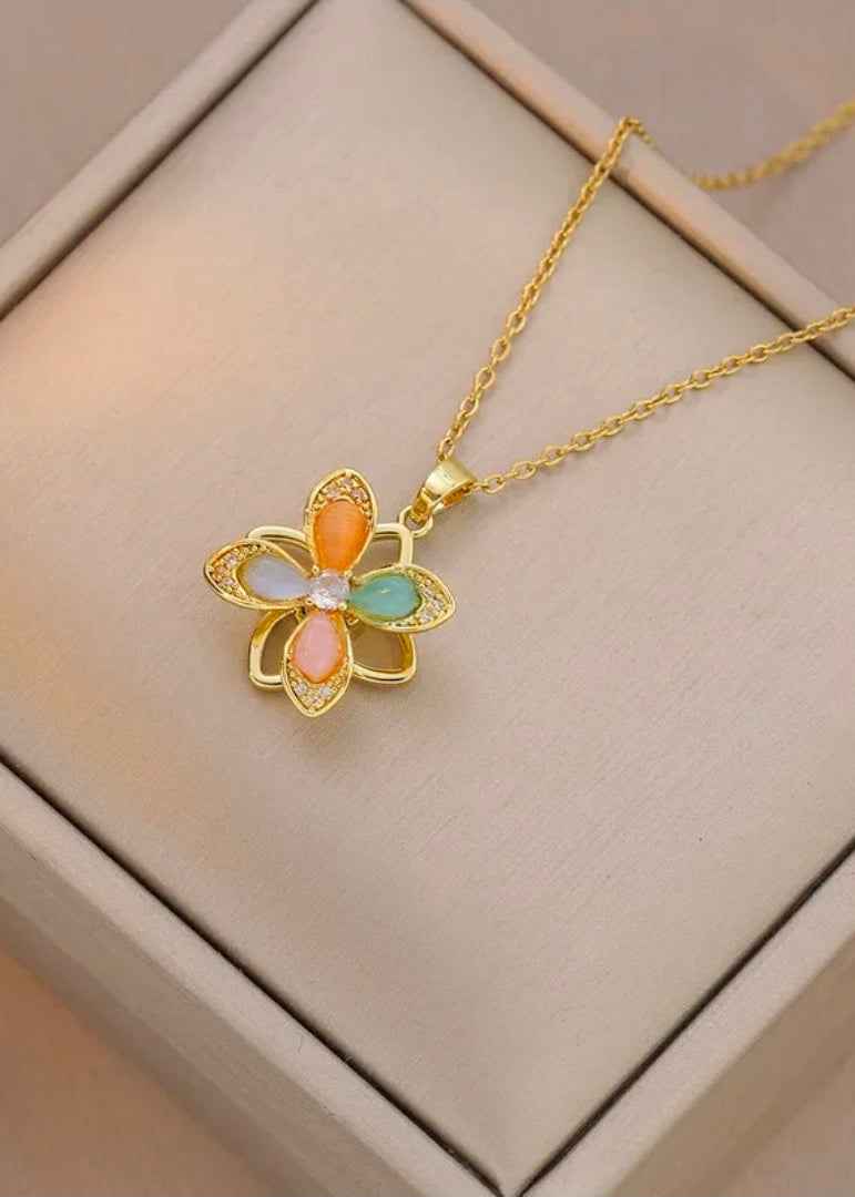 Collar de flores en acero