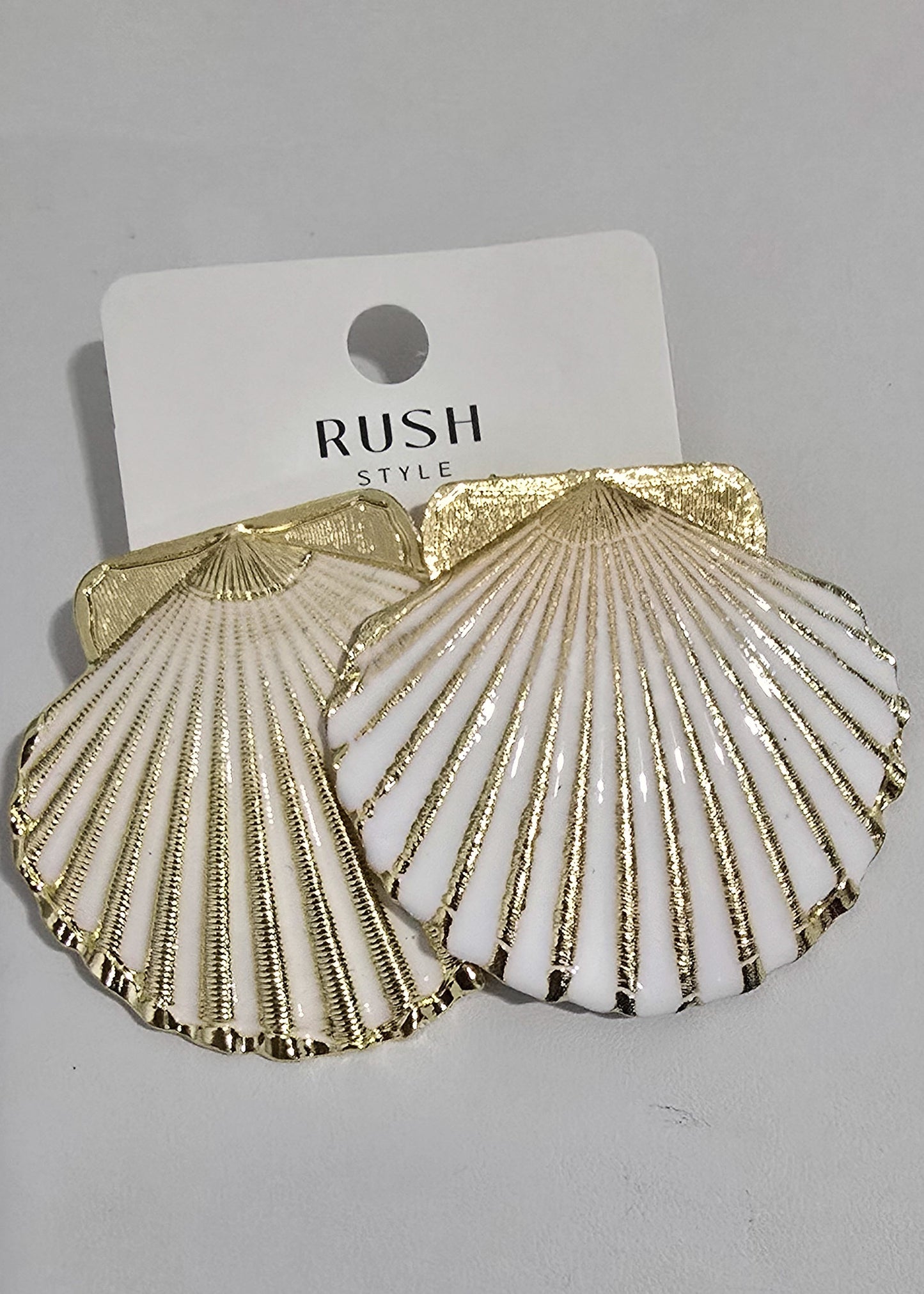 Aretes de Concha de Mar en Gold Plate