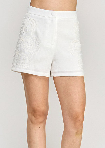 TAPE FLOWER TRIM DETAIL SHORTS