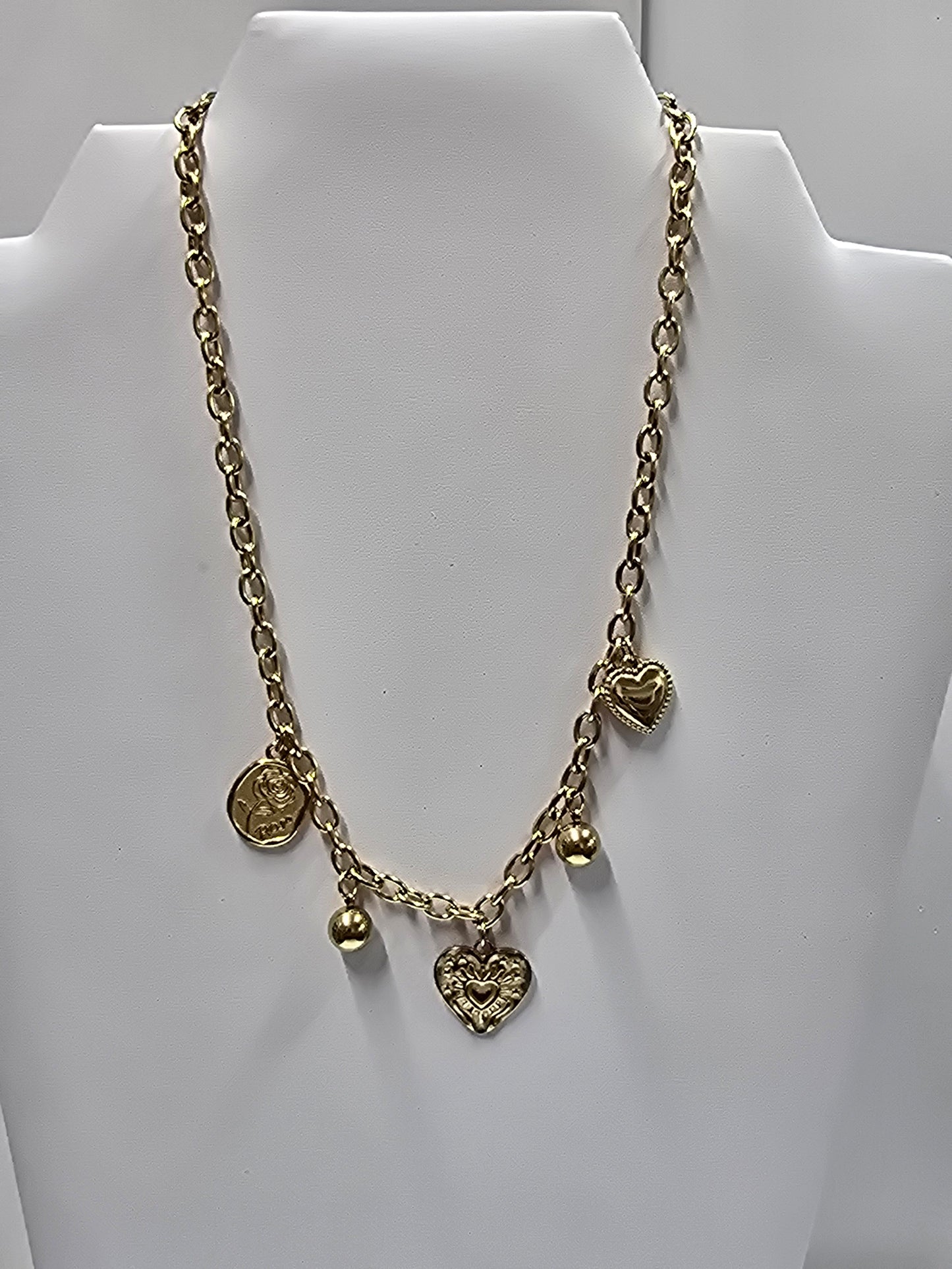 Collar con dijes