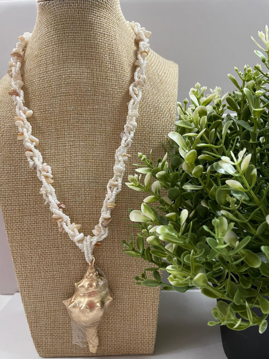 Collar corto de caracol con piedras