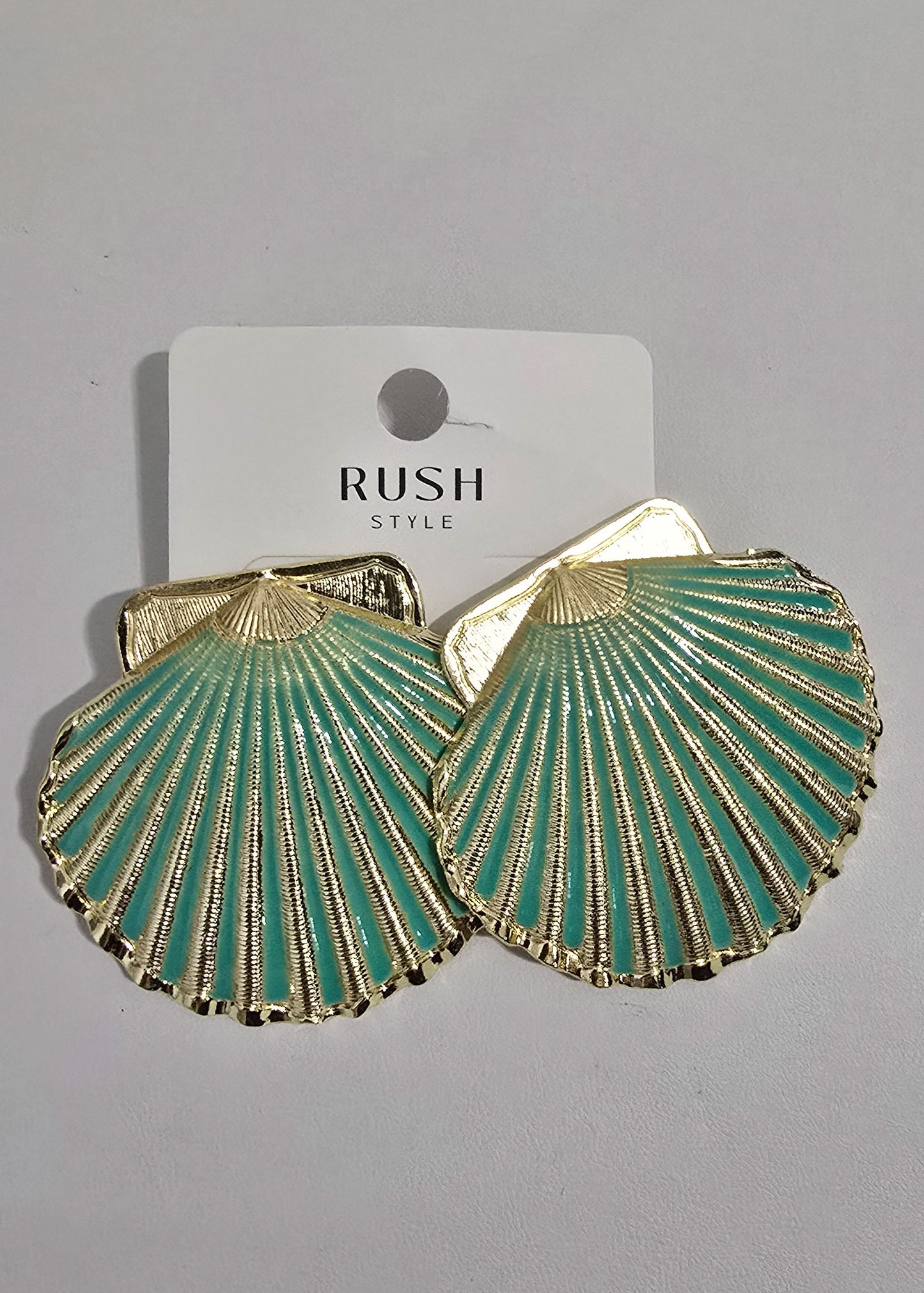 Aretes de Concha de Mar en Gold Plate