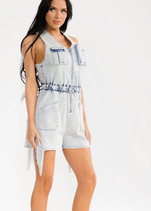 WOMEN'S SLEEVELESS
HALTER NECK FRONT
POCKETS ELASTIC WAIST
FRINGE DENIM ROMPER
