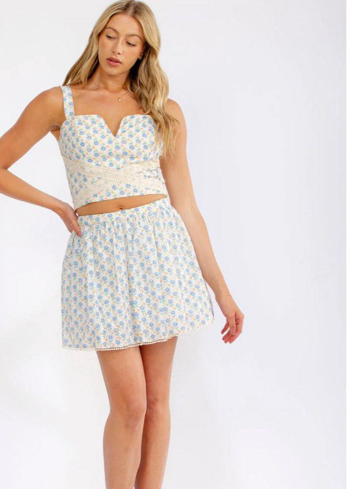 WOMEN'S
SLEEVELESS TOP & ZIP UP
MINI SKORT FLORAL EYELET
2PC. SET
