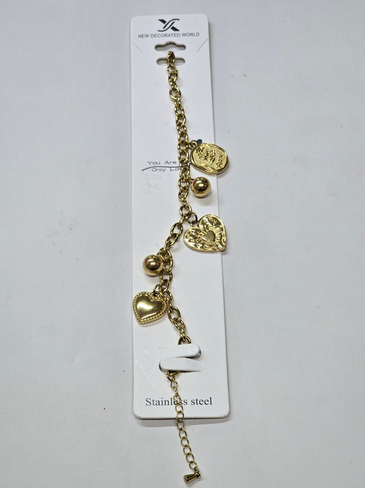 Pulsera dorada con charms de Corazón