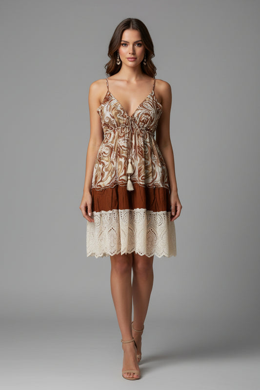 Traje corto bohemio color marron  y crema disponible en Puerto Rico