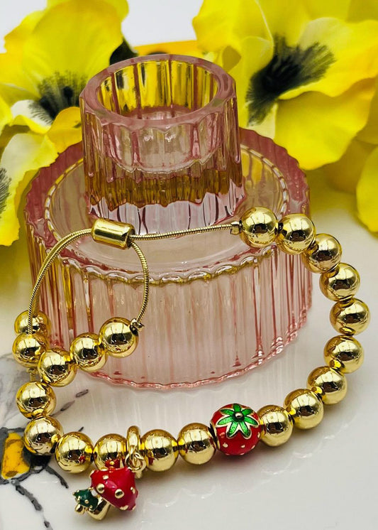 Pulsera de charm de Strawberry en color dorada y cierre deslizante