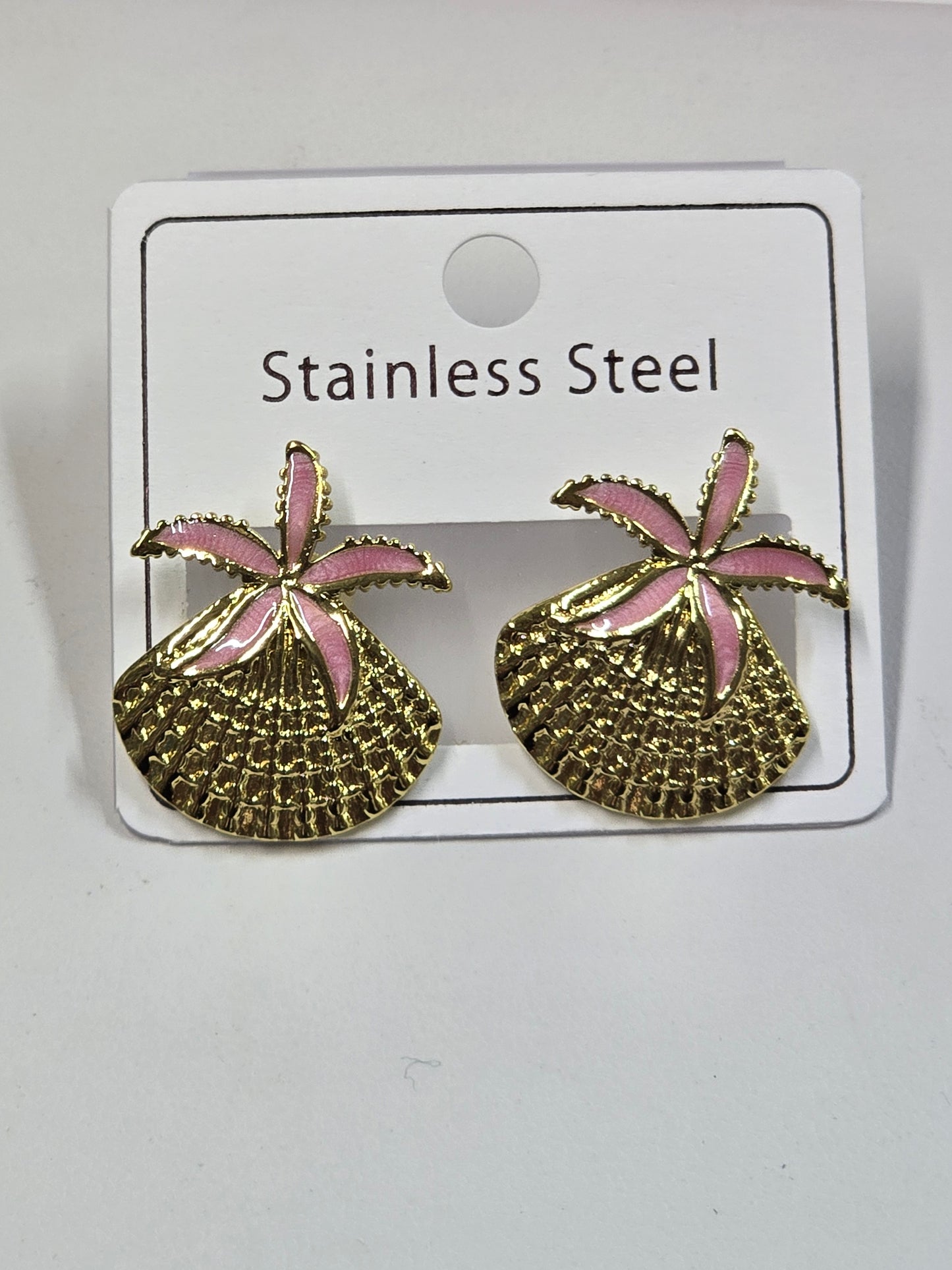 Aretes en concha dorado