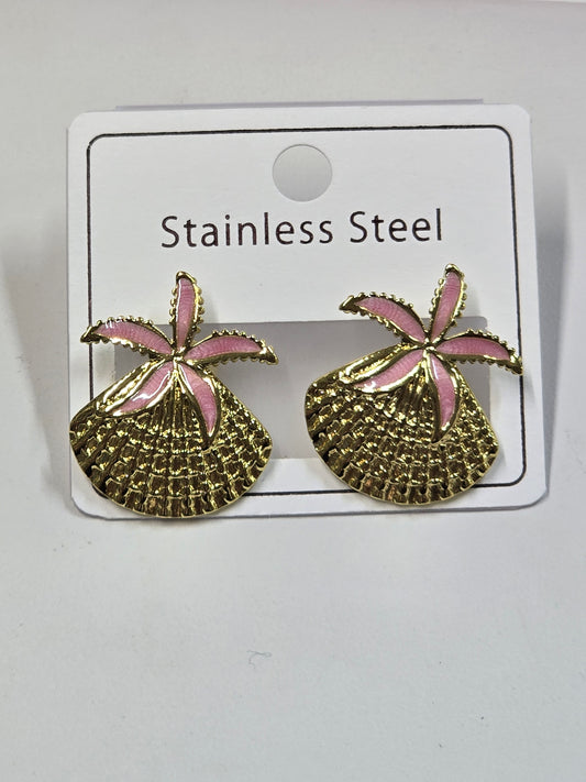 Aretes en concha dorado